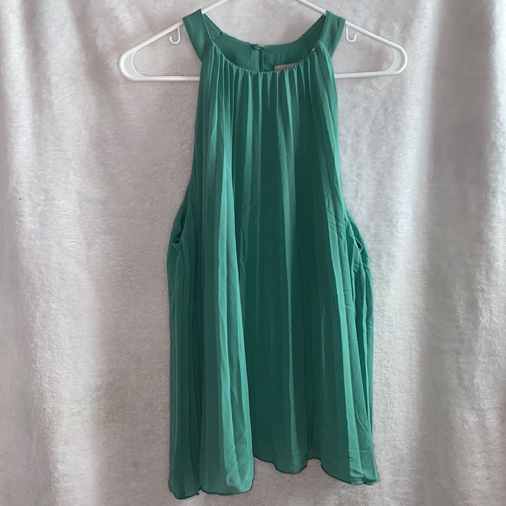 H&M sleeveless pleated top (L)